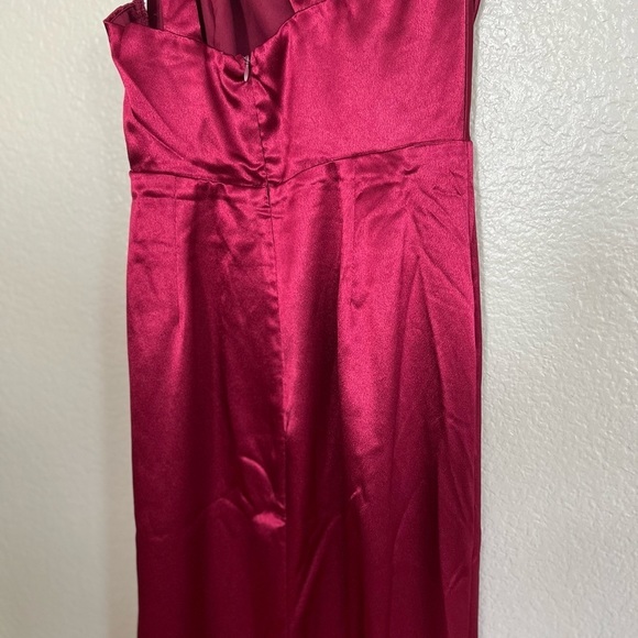 NWOT On the Guest List Burgundy Satin One-Shoulder Maxi Dress - Picture 7 of 9
